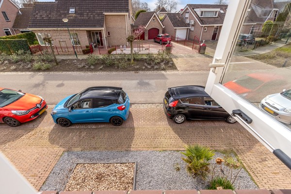 Foto - Te koop:  Verzorgde tussenwoning in Fijnaart!